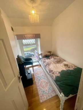 3 bedroom peaceful house (5 people maximum)